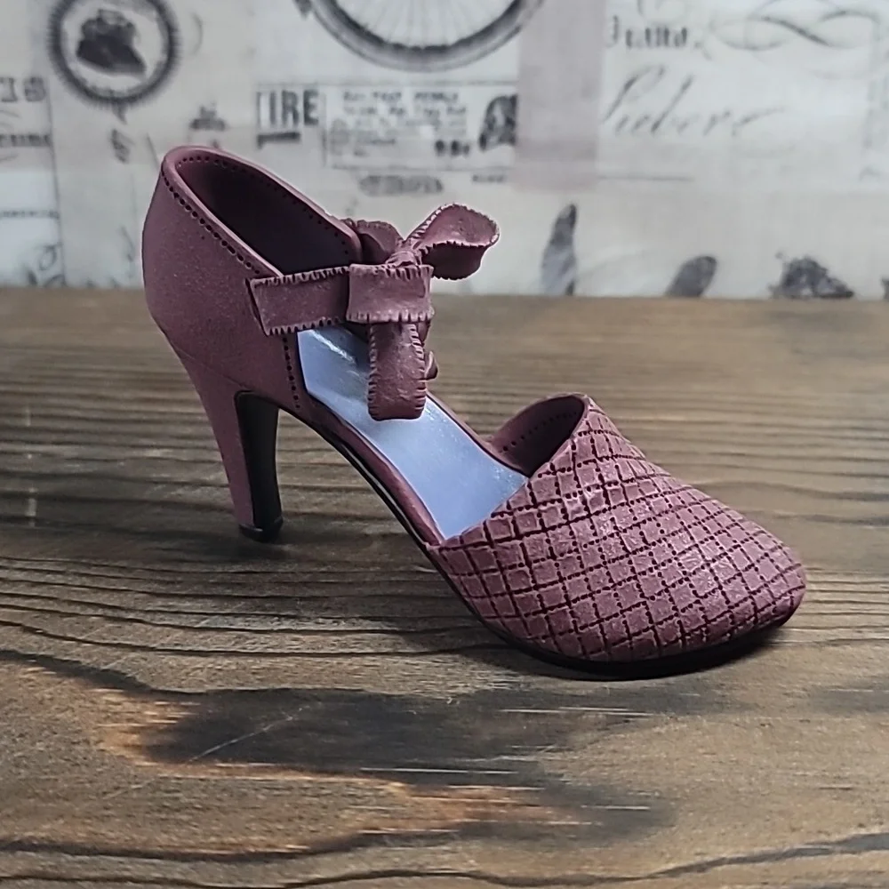 "Blush" Just The Right Shoe #25050 1999 - Picture 2 of 6